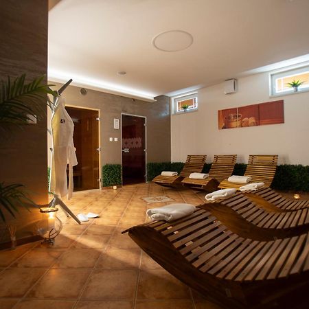 Amenity Penzion Горни-Вестонице Экстерьер фото