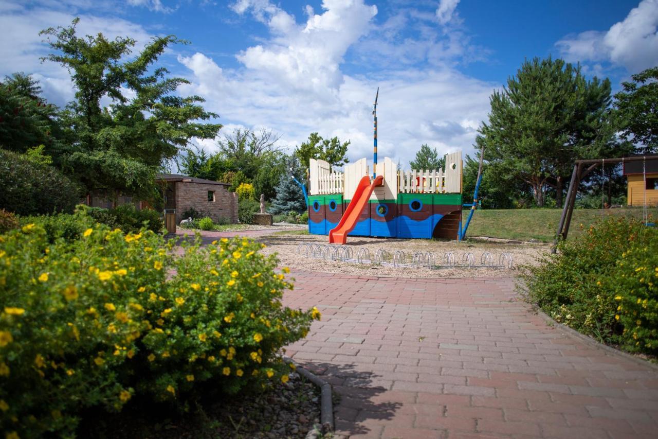 Amenity Penzion Горни-Вестонице Экстерьер фото